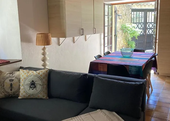 Дом отдыха Maison 2 Avec Cour Interieure Alet-les-Bains